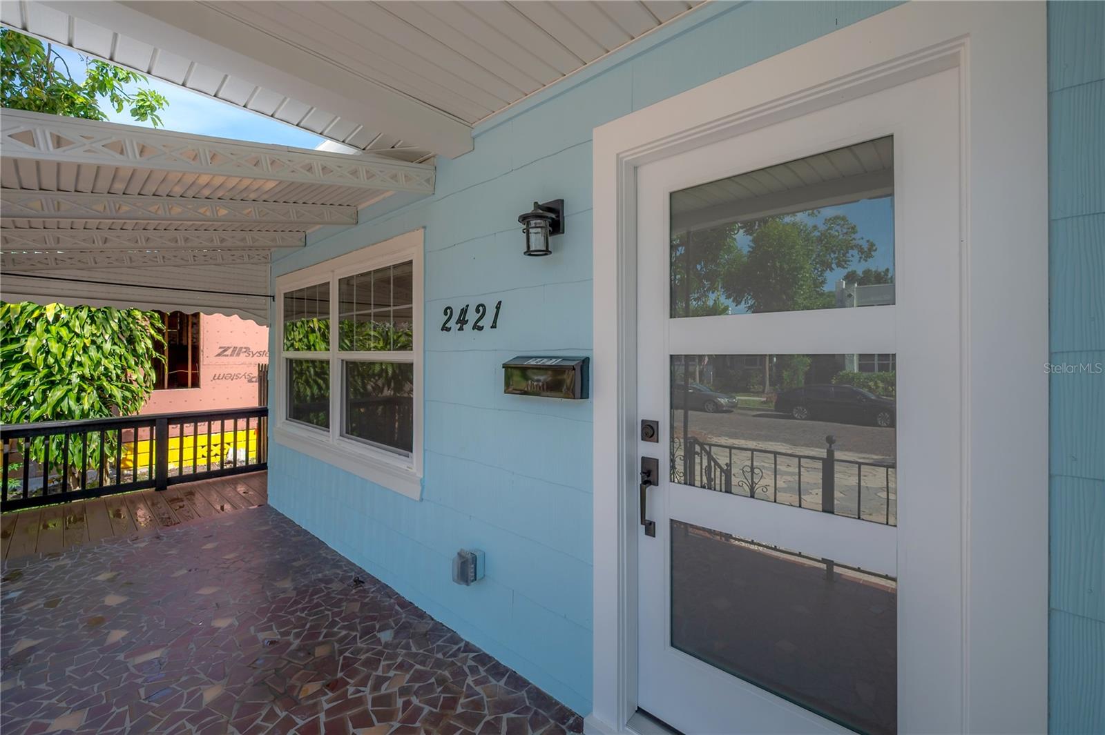 Image 13 of 70 For 2421 Burlington Avenue N