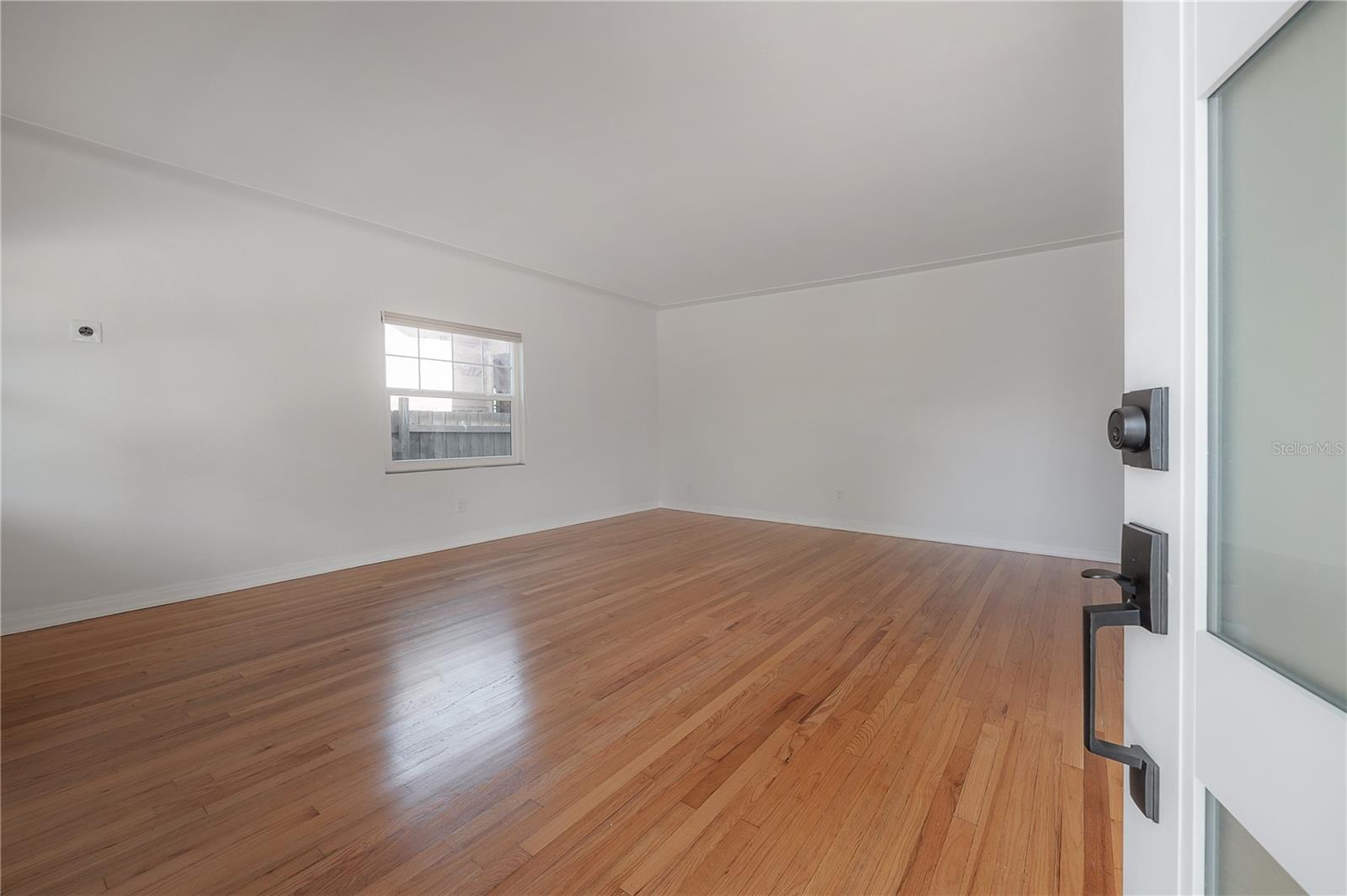 Image 15 of 70 For 2421 Burlington Avenue N
