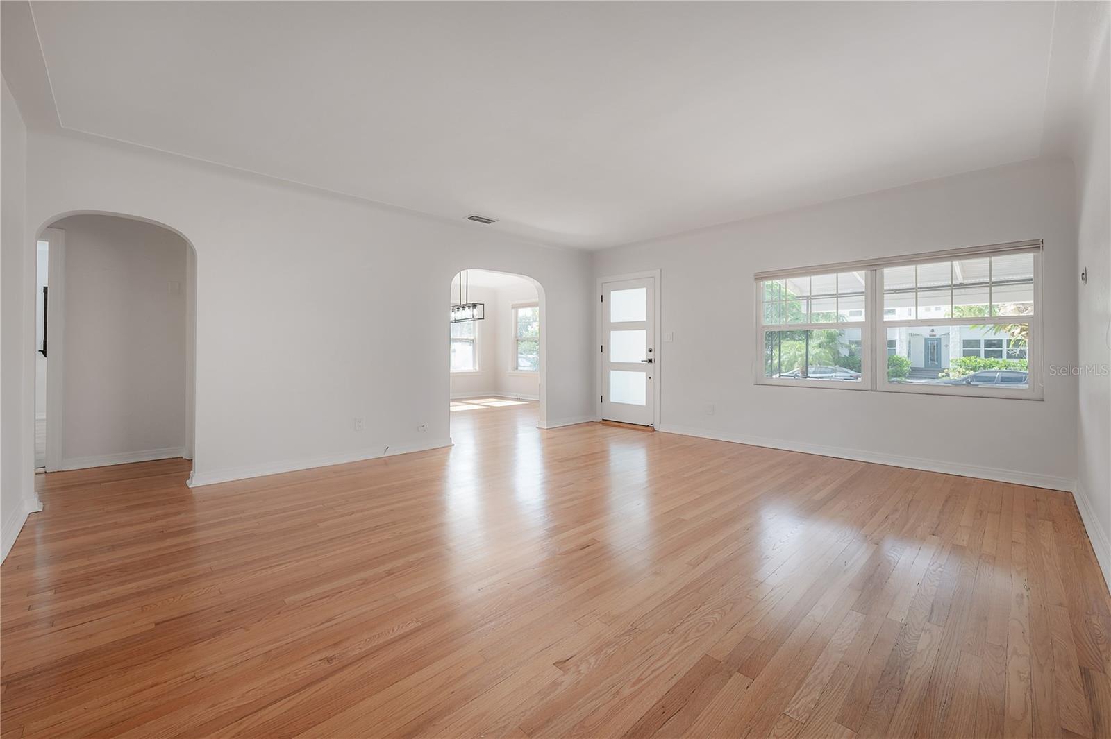 Image 16 of 70 For 2421 Burlington Avenue N