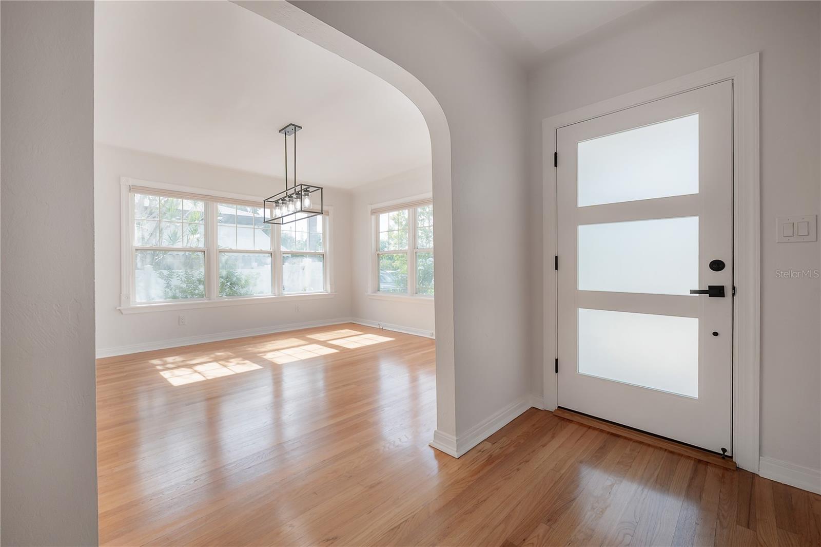 Image 18 of 70 For 2421 Burlington Avenue N