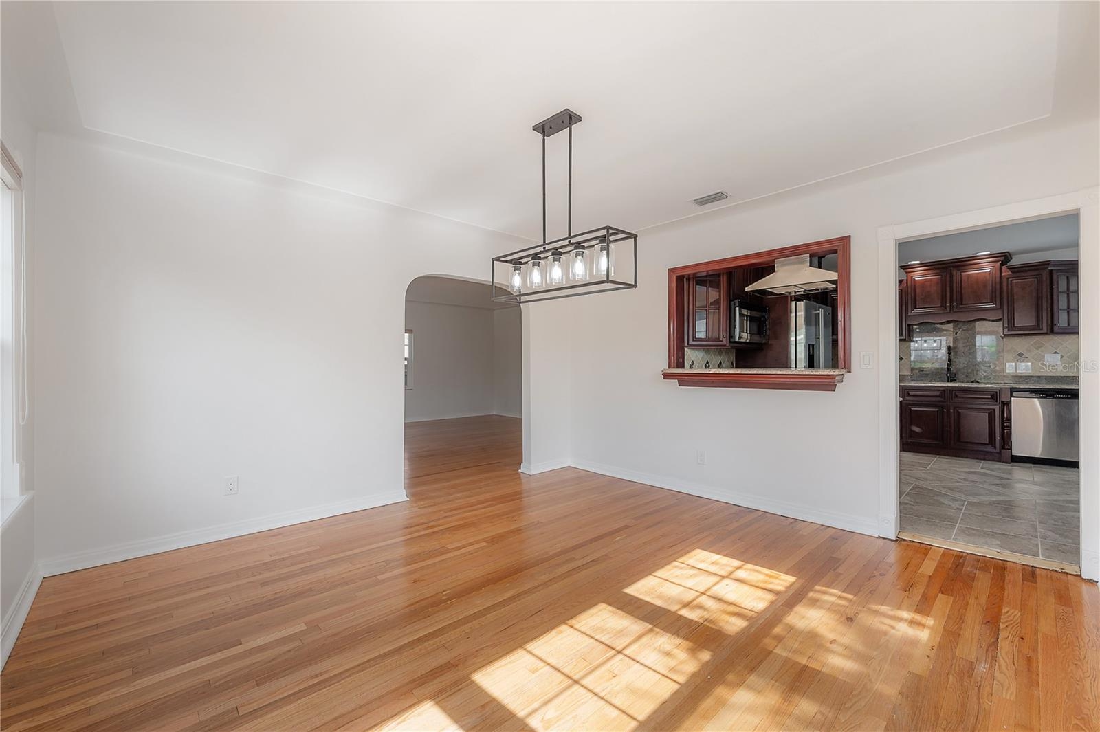 Image 19 of 70 For 2421 Burlington Avenue N