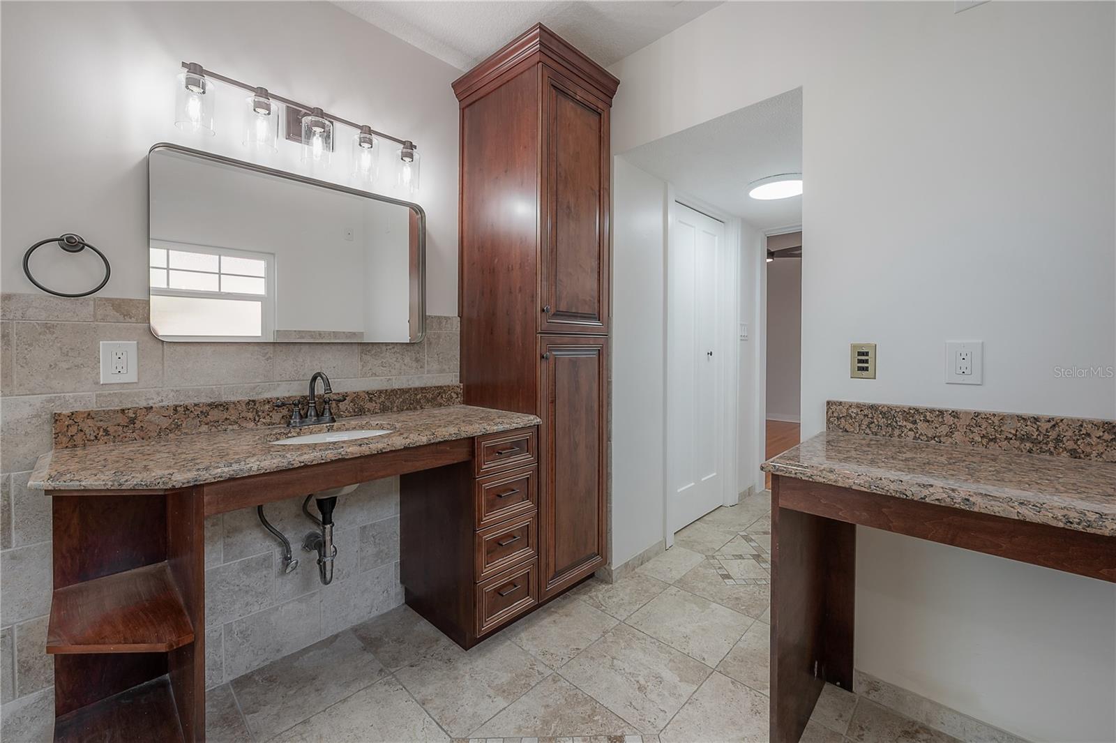 Image 34 of 70 For 2421 Burlington Avenue N