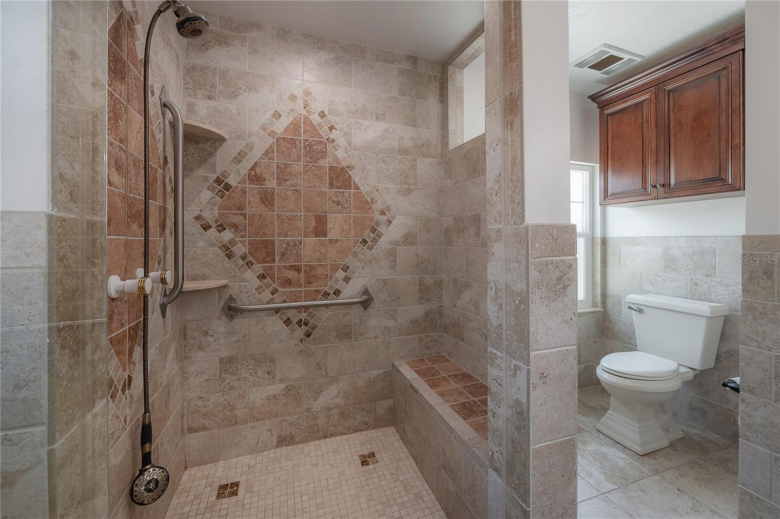 Image 35 of 70 For 2421 Burlington Avenue N