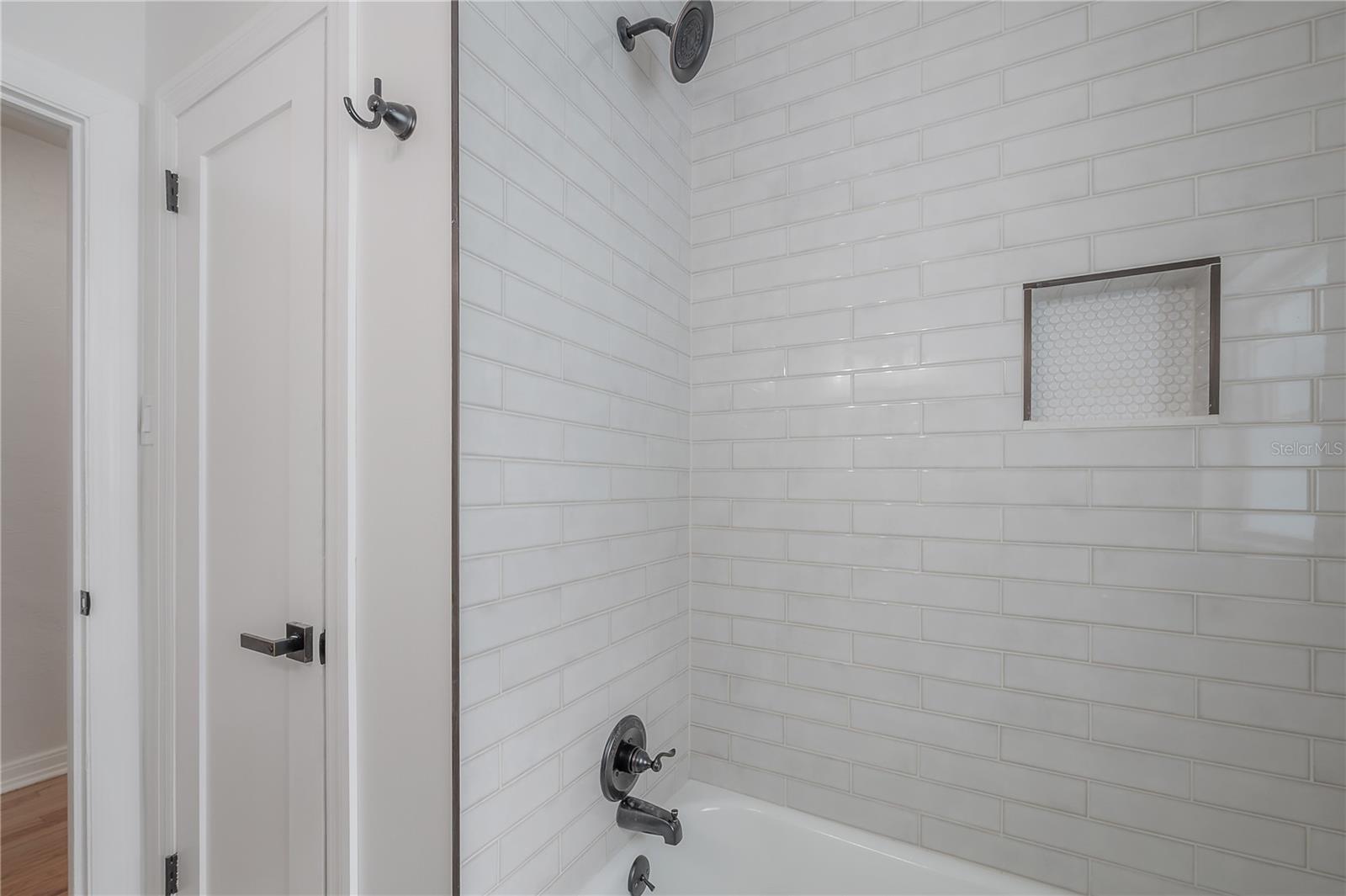 Image 39 of 70 For 2421 Burlington Avenue N