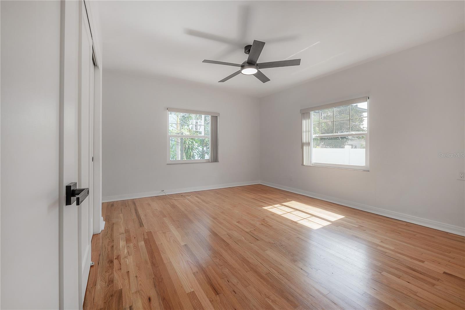 Image 42 of 70 For 2421 Burlington Avenue N