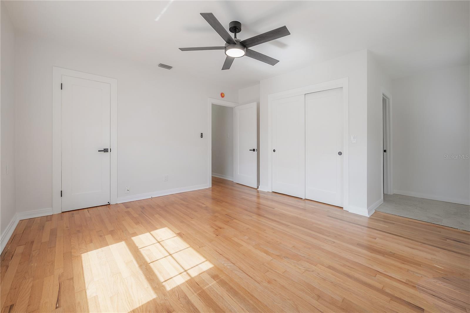 Image 43 of 70 For 2421 Burlington Avenue N