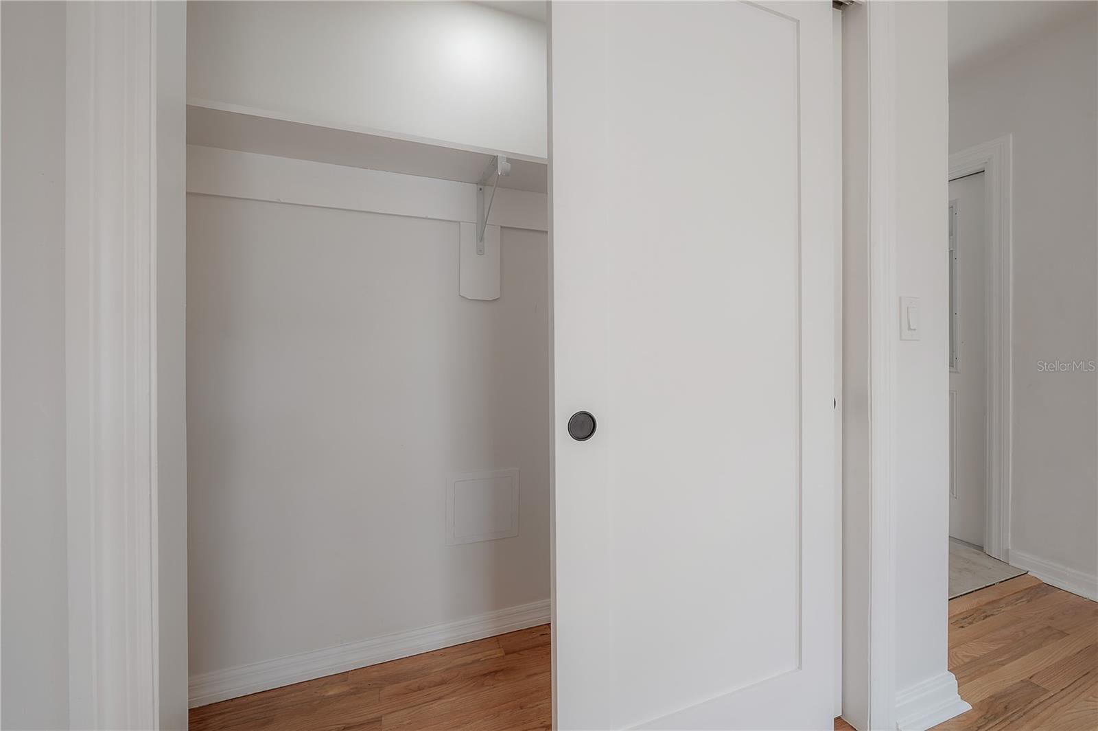 Image 45 of 70 For 2421 Burlington Avenue N