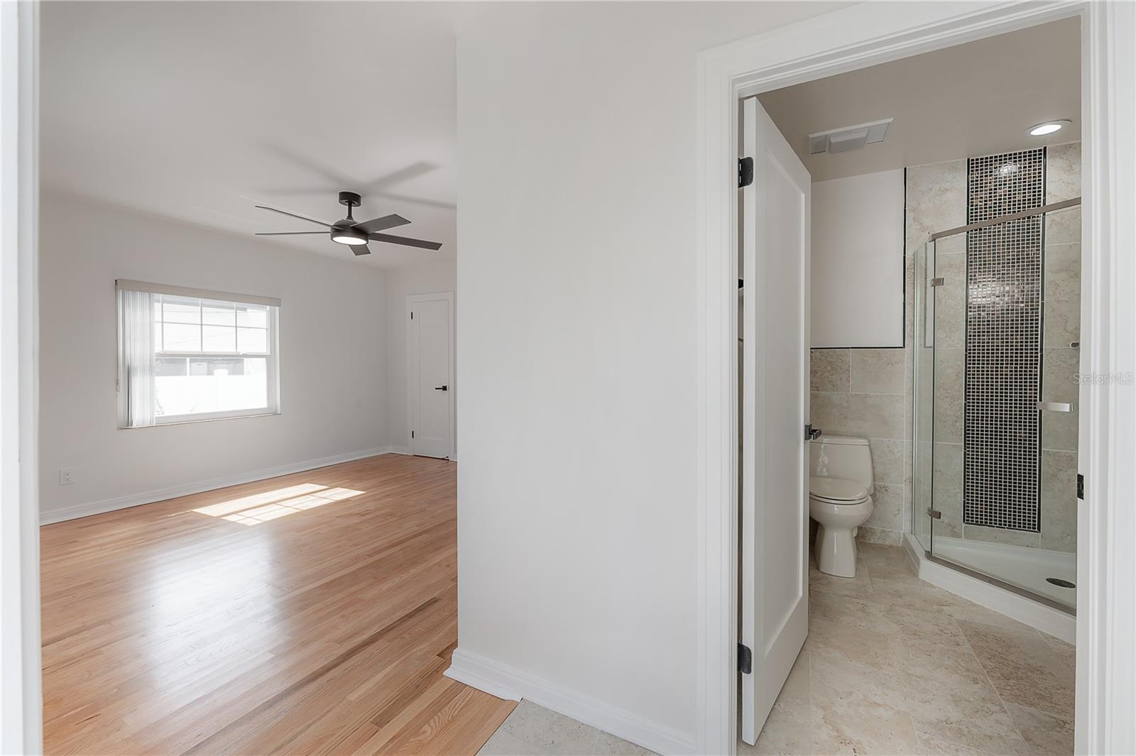Image 47 of 70 For 2421 Burlington Avenue N