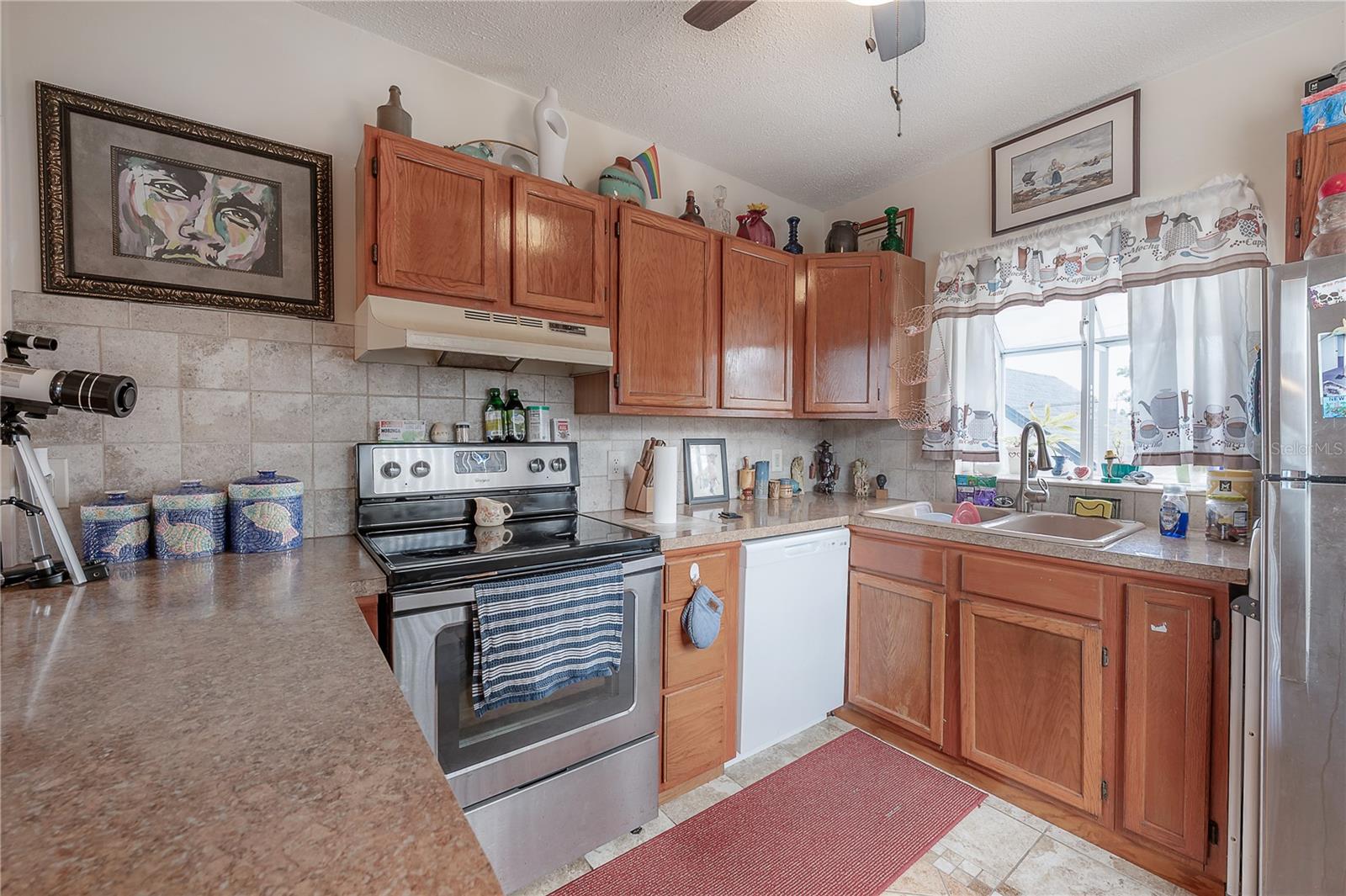 Image 63 of 70 For 2421 Burlington Avenue N