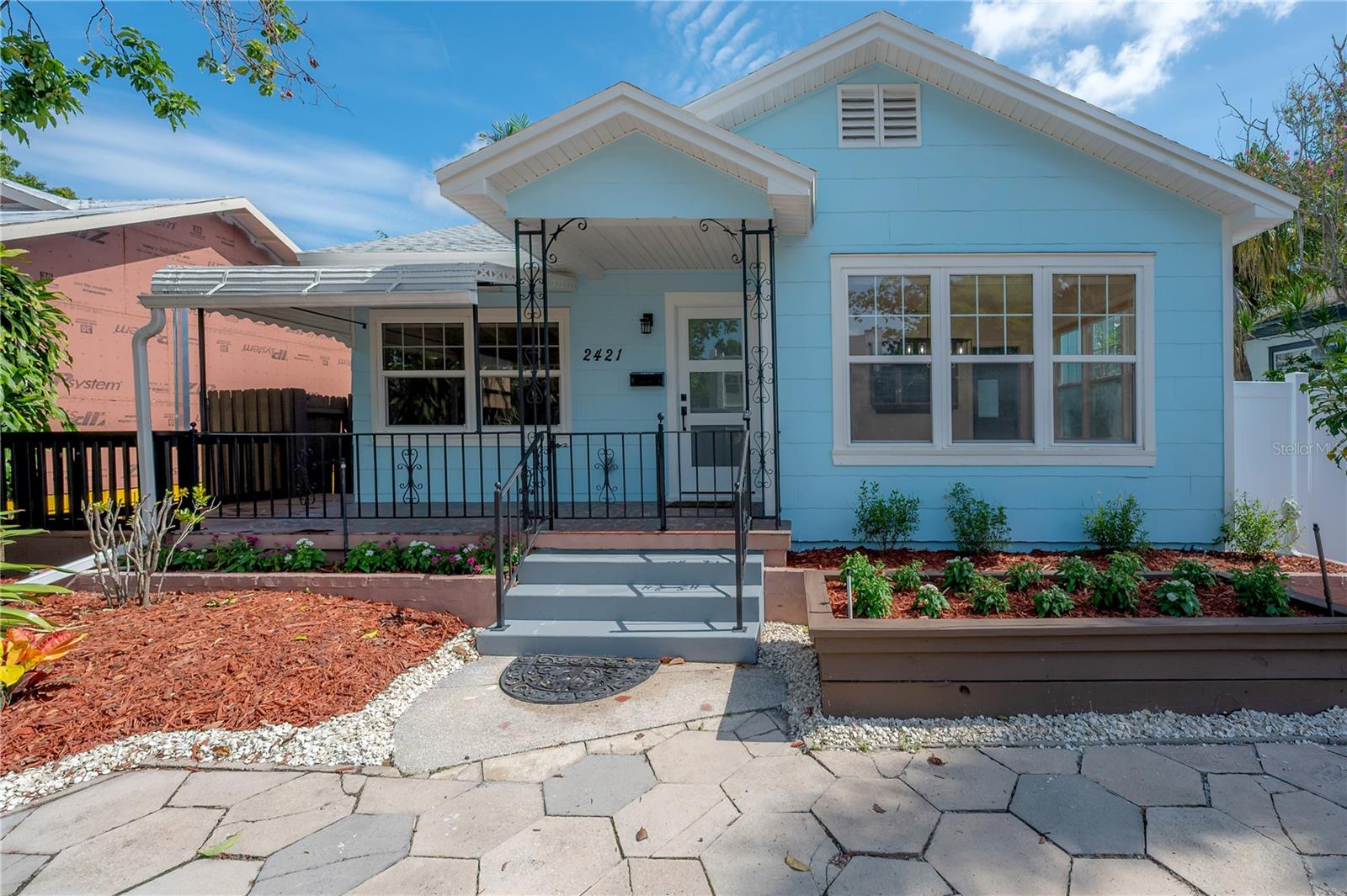 Image 8 of 70 For 2421 Burlington Avenue N