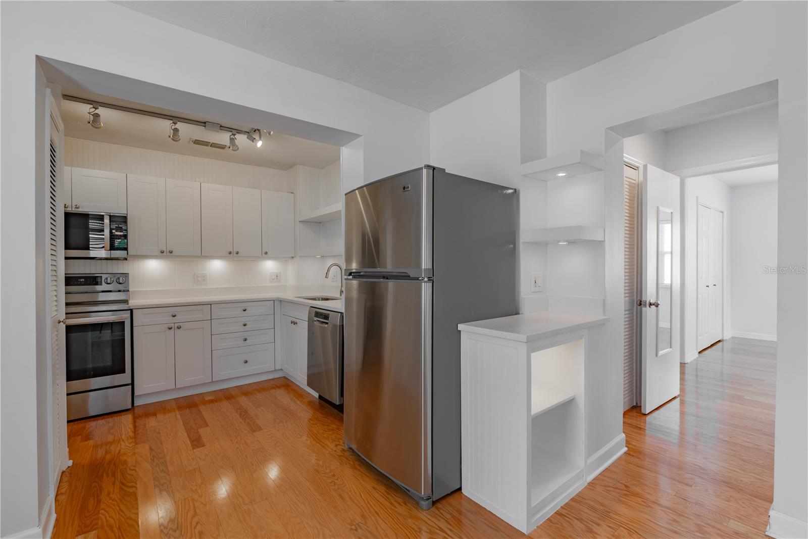 Image 12 of 29 For 715 Virginia Avenue