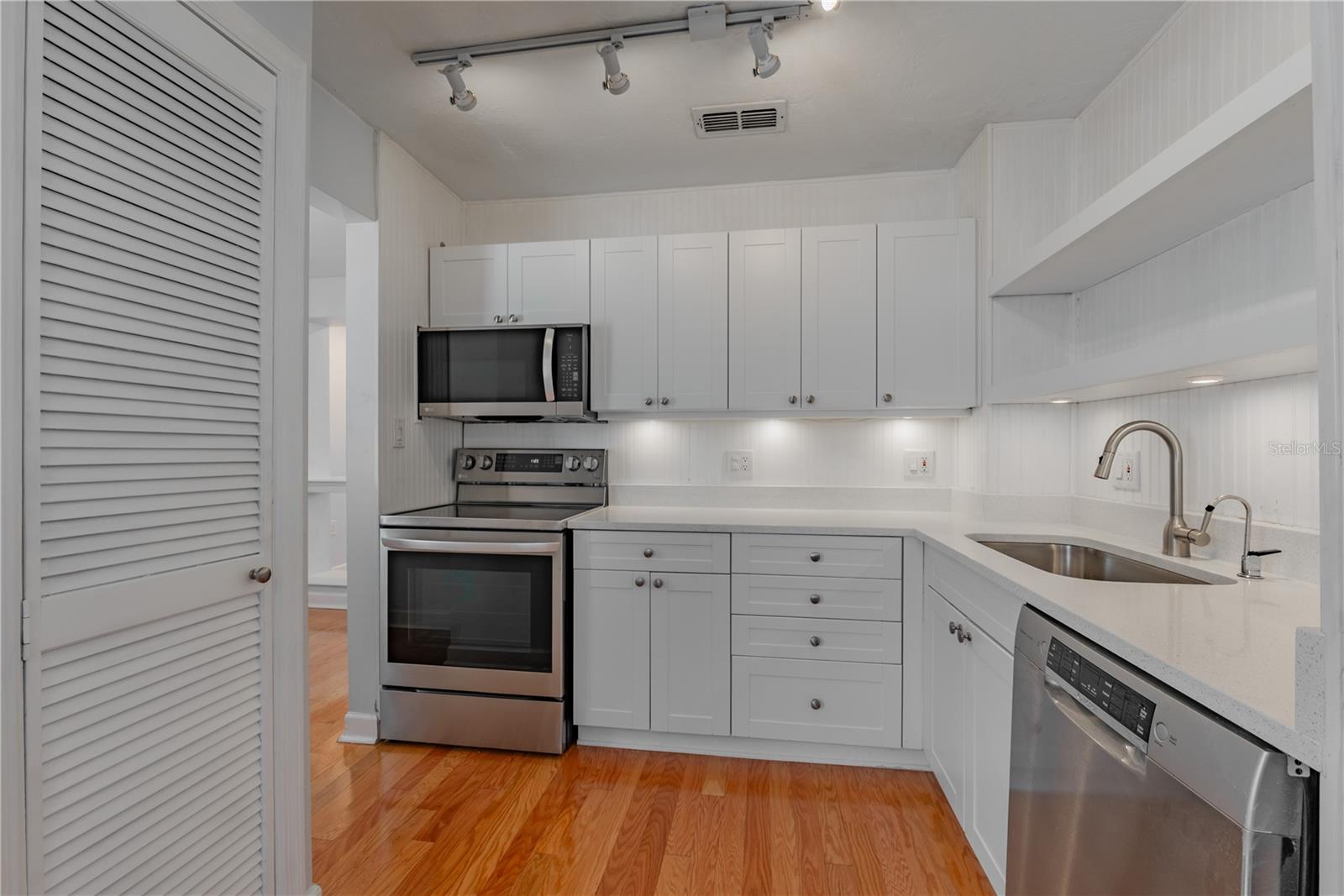 Image 13 of 29 For 715 Virginia Avenue