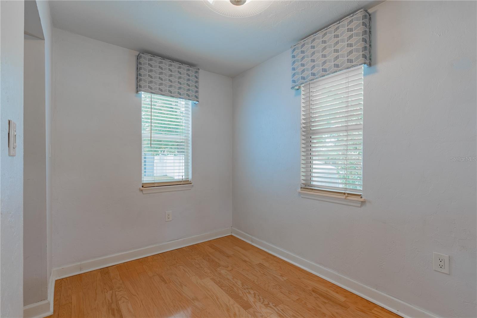 Image 9 of 29 For 715 Virginia Avenue