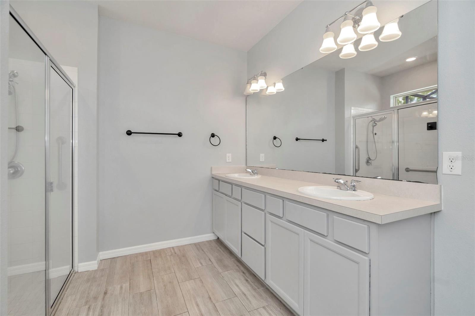 Image 23 of 60 For 18359 Cortes Creek Boulevard