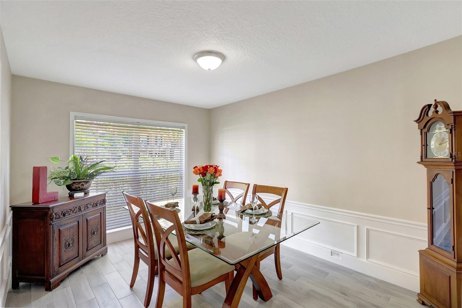 Image 10 of 64 For 9422 Oak Meadow Court