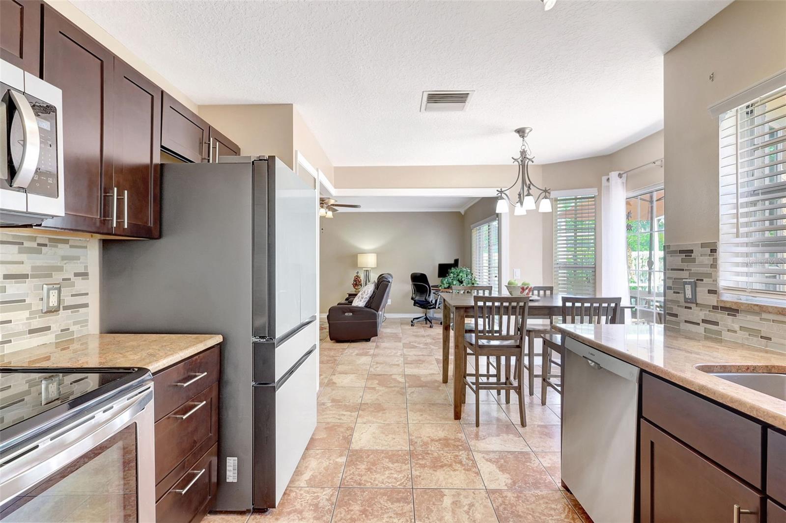 Image 11 of 64 For 9422 Oak Meadow Court