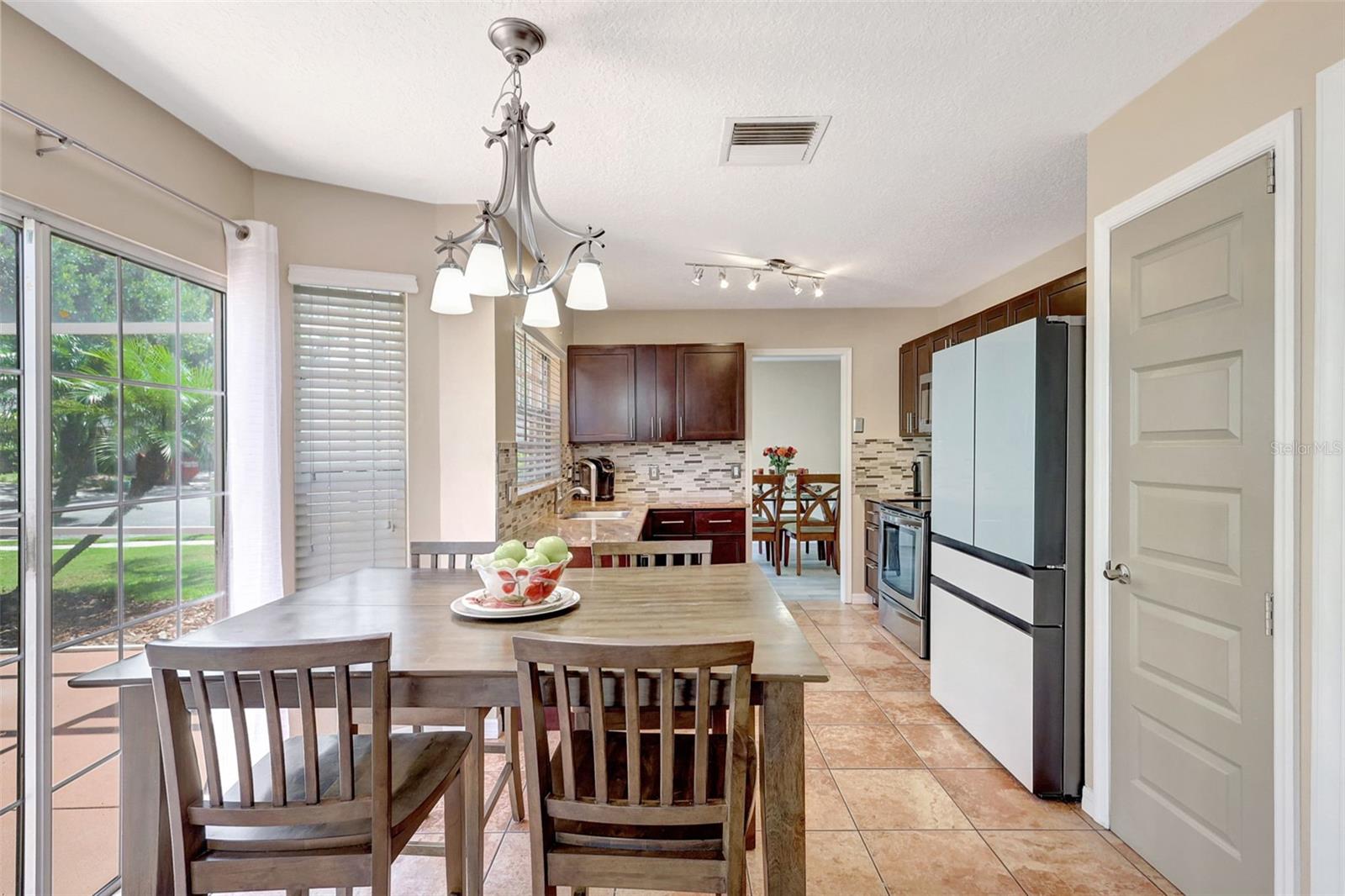 Image 15 of 64 For 9422 Oak Meadow Court