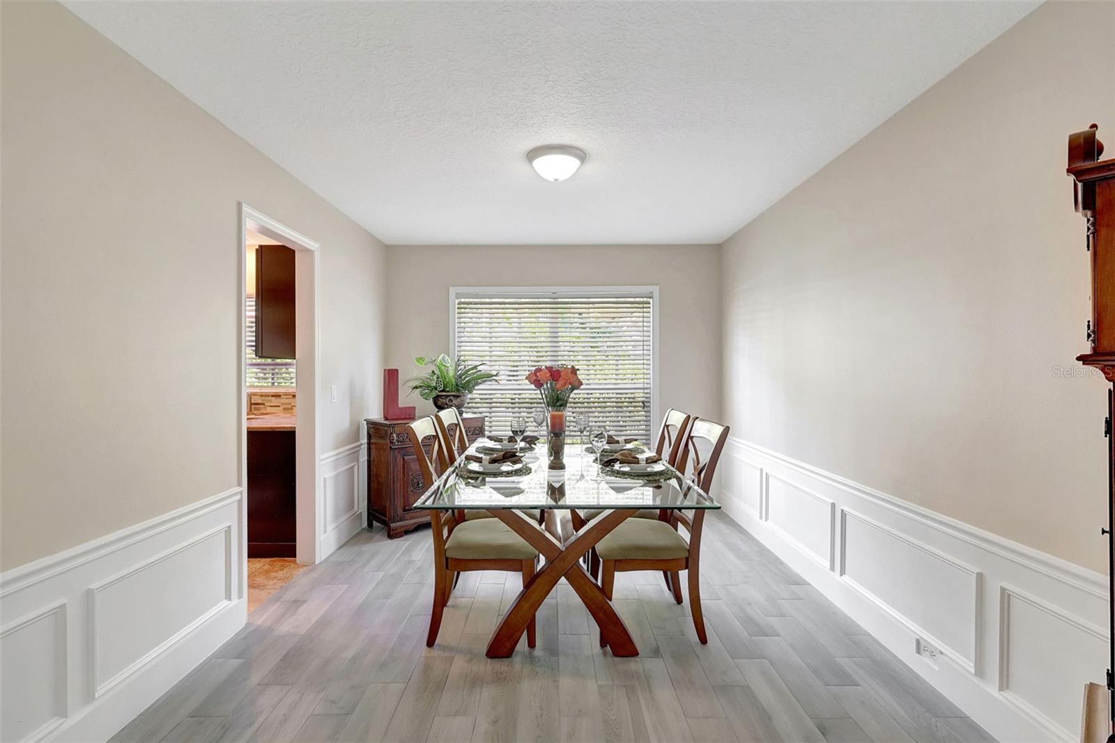 Image 8 of 64 For 9422 Oak Meadow Court
