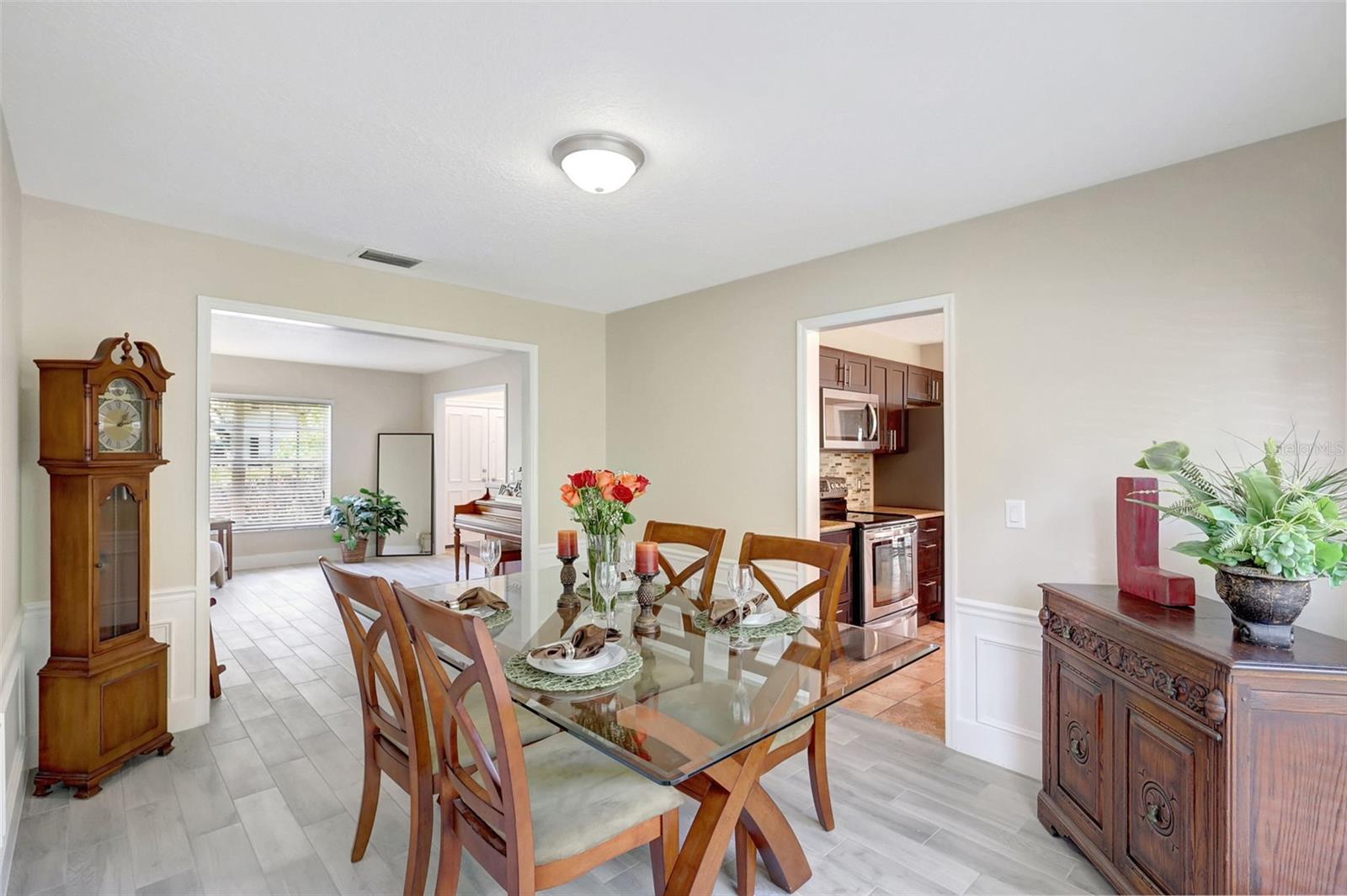 Image 9 of 64 For 9422 Oak Meadow Court