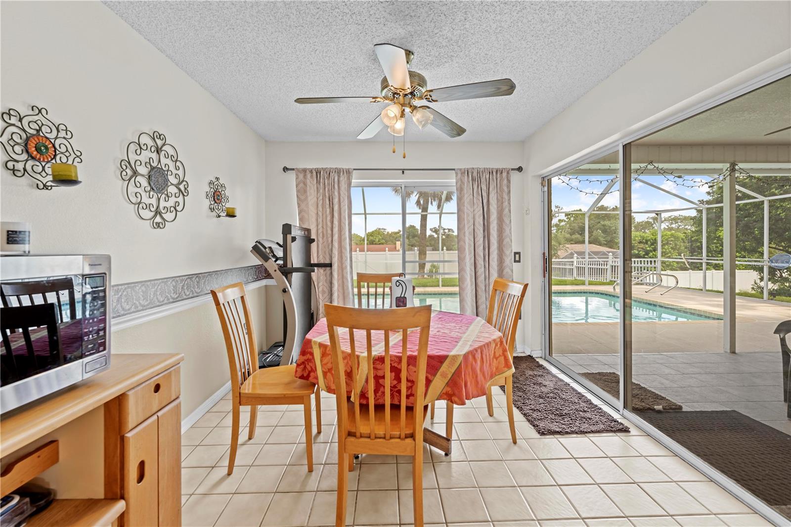 Image 21 of 63 For 14636 Linden Drive