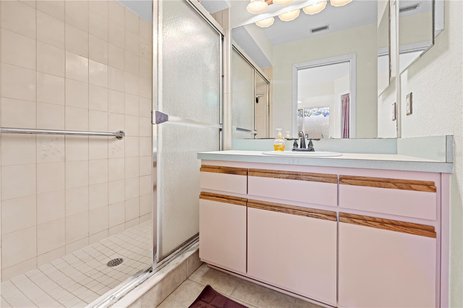 Image 33 of 63 For 14636 Linden Drive