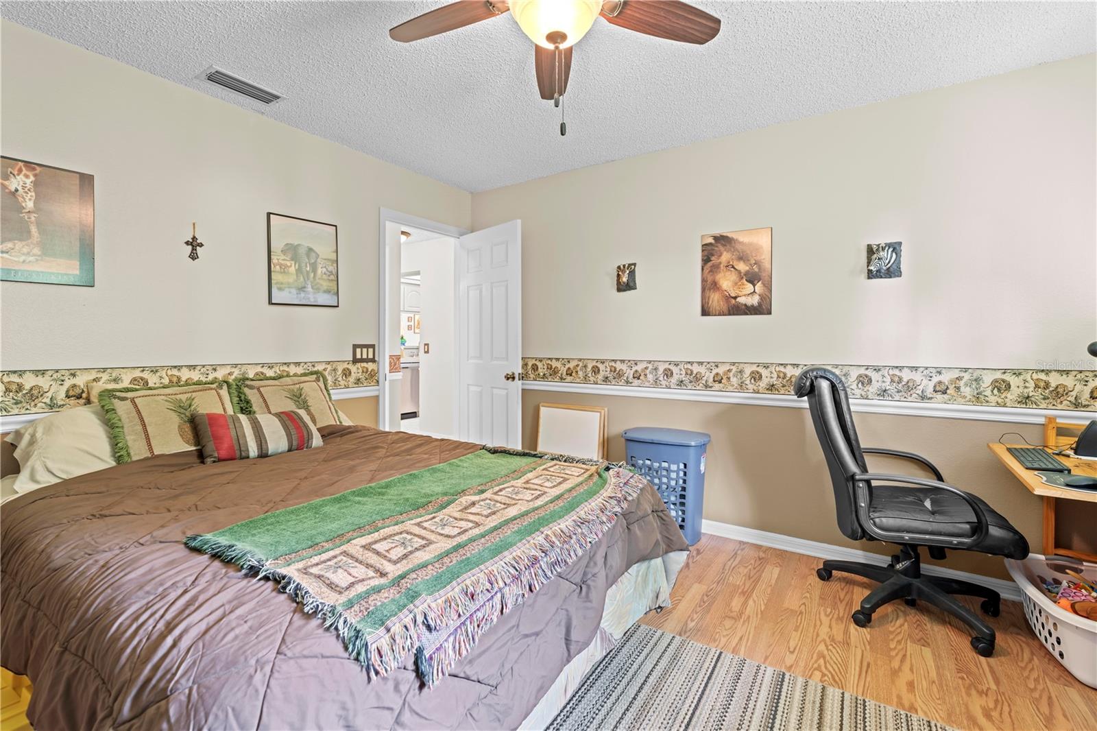 Image 35 of 63 For 14636 Linden Drive