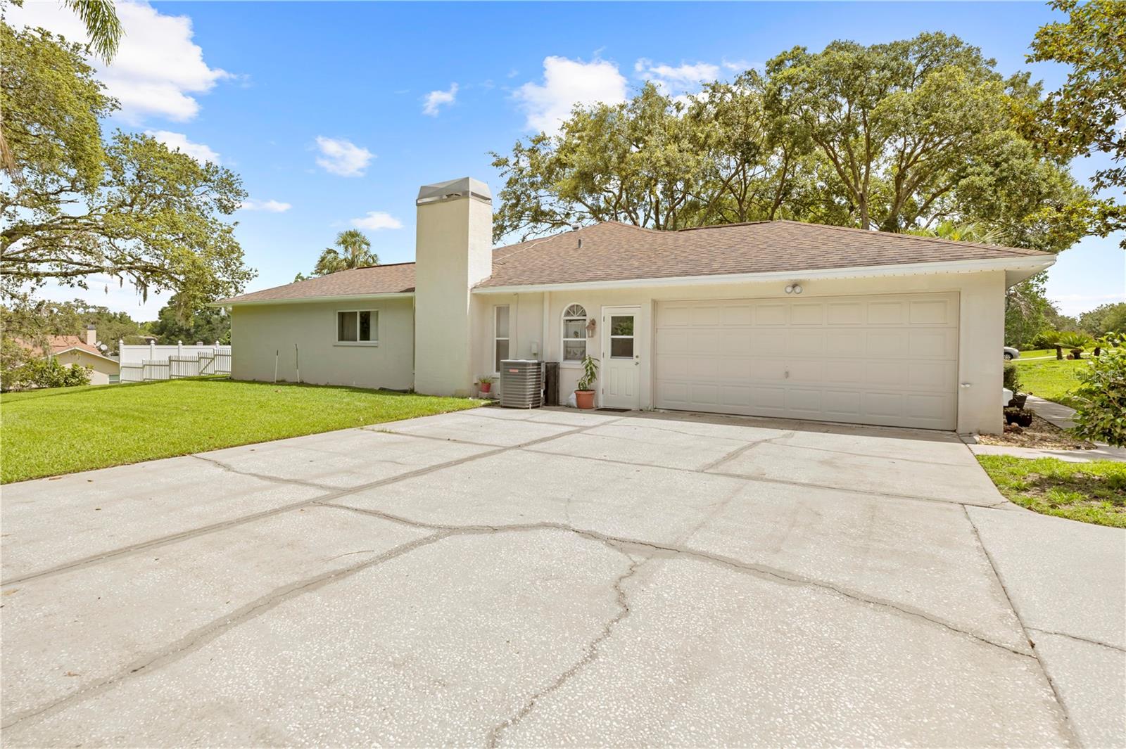 Image 5 of 63 For 14636 Linden Drive