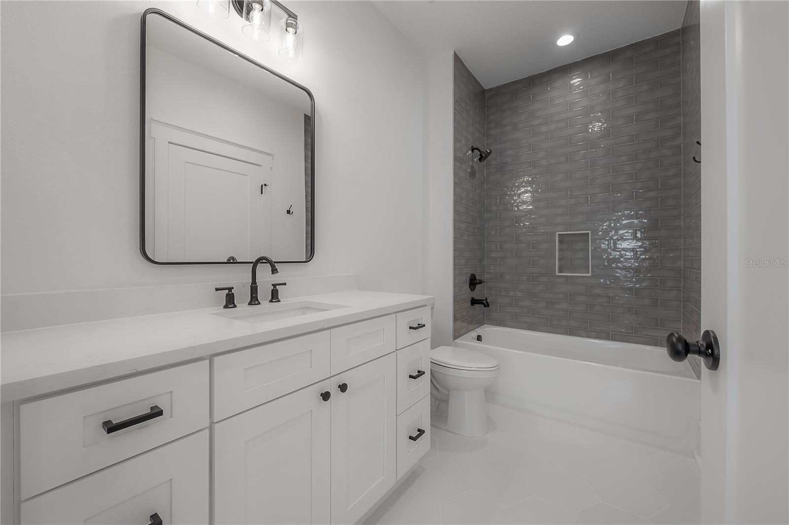 Image 10 of 13 For 807 Ida Street 3