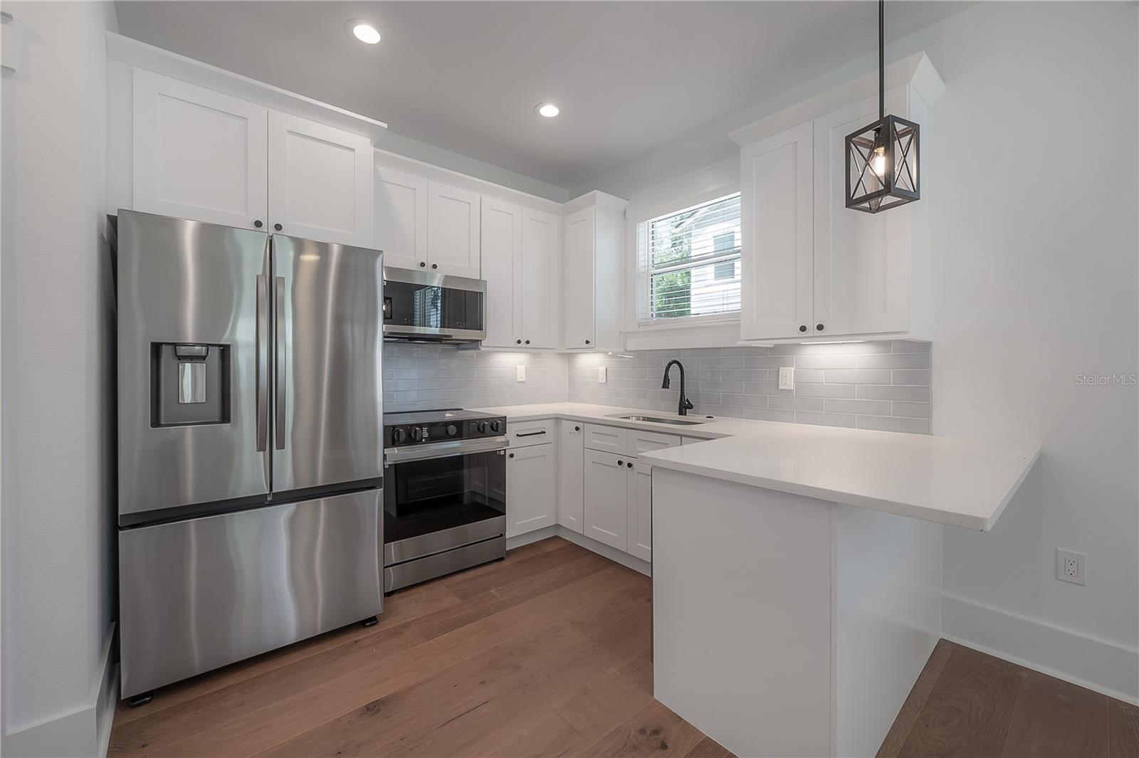 Image 4 of 13 For 807 Ida Street 3