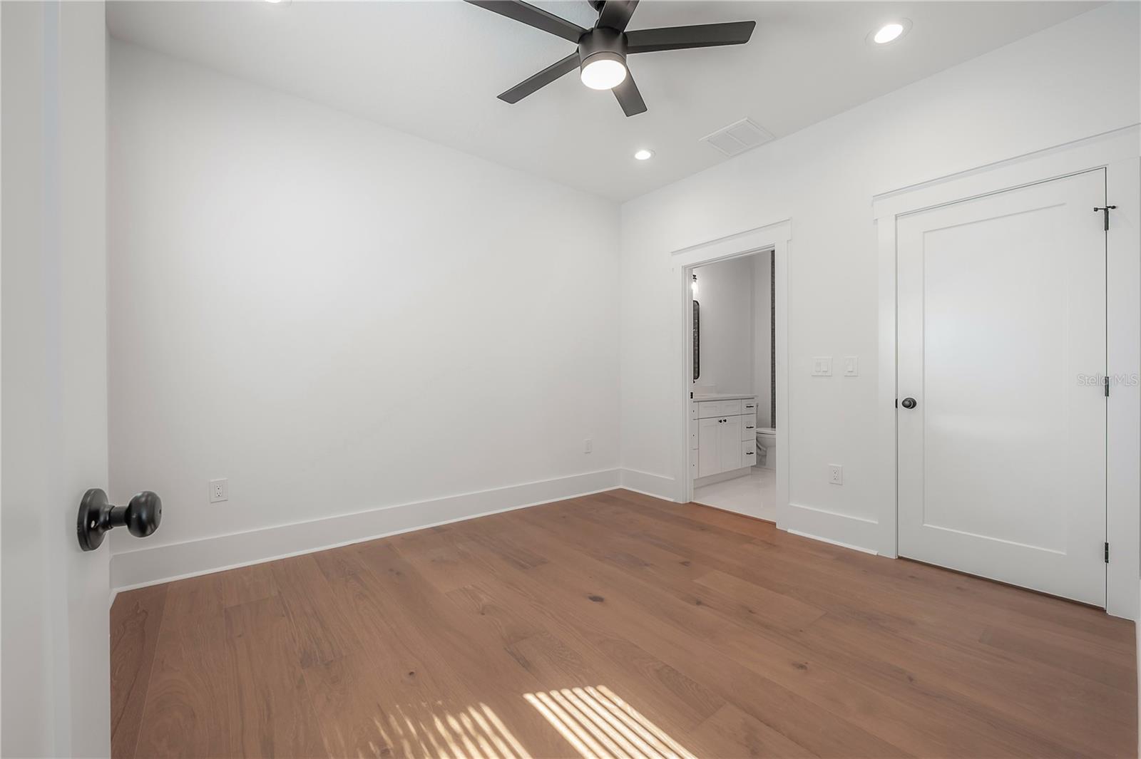 Image 8 of 13 For 807 Ida Street 3