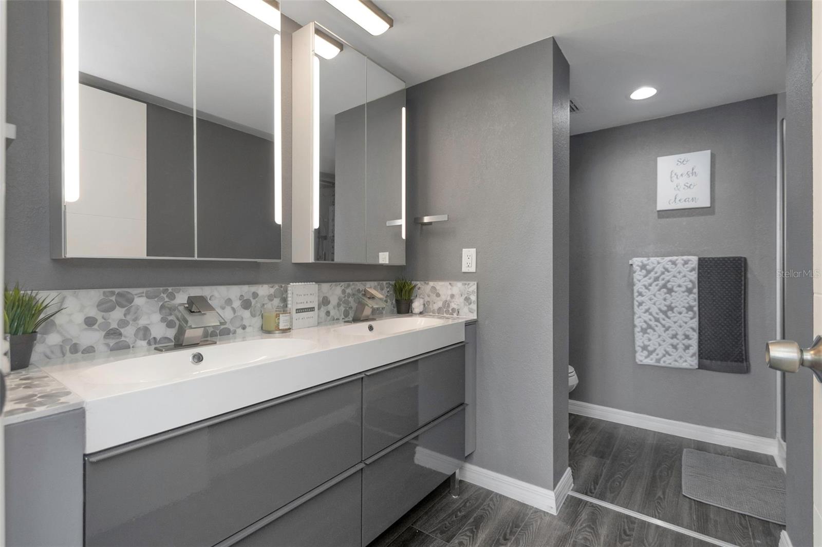 Image 28 of 71 For 2617 Cove Cay Drive 404