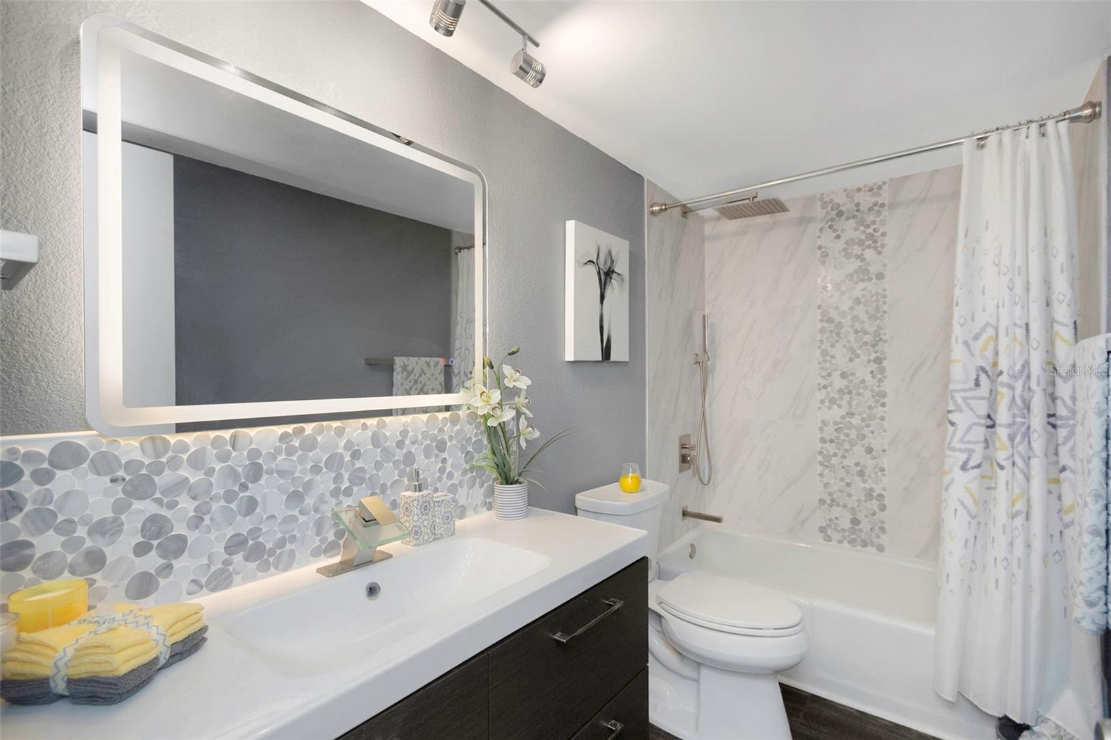 Image 37 of 71 For 2617 Cove Cay Drive 404