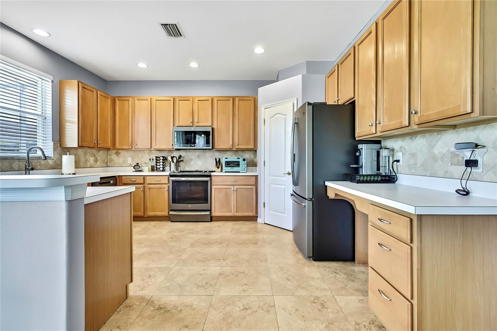 Image 17 of 76 For 4025 Harbor Lake Drive
