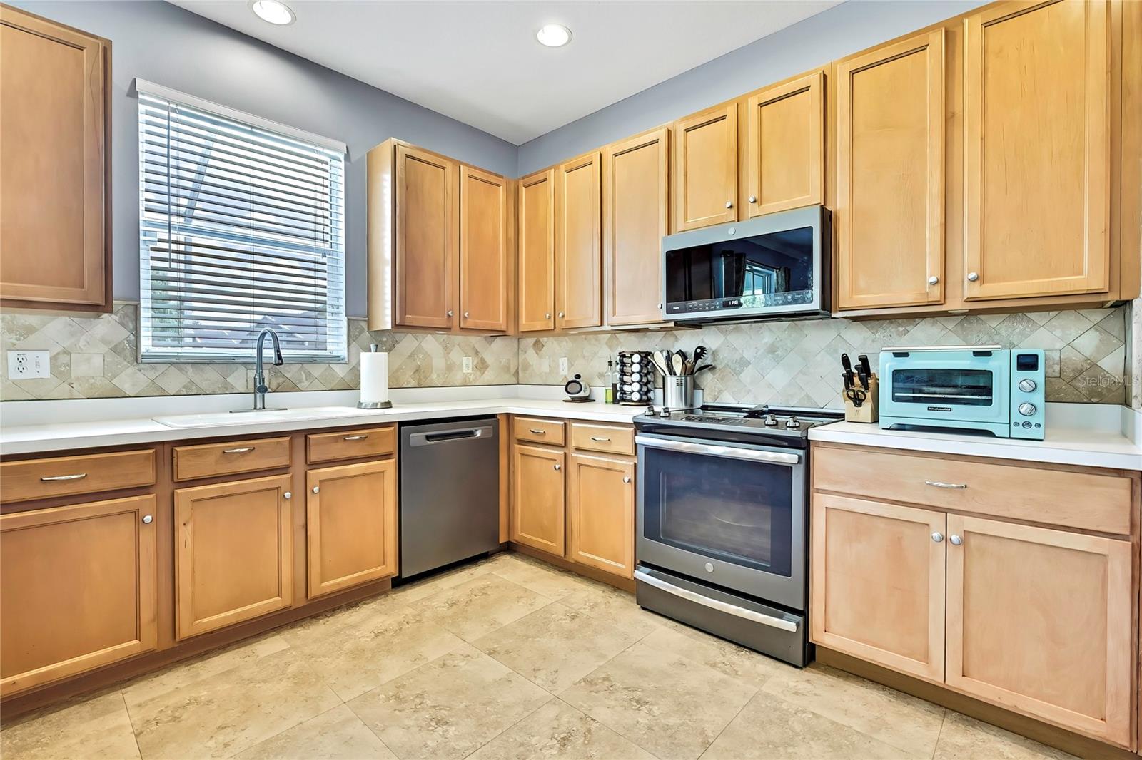 Image 18 of 76 For 4025 Harbor Lake Drive