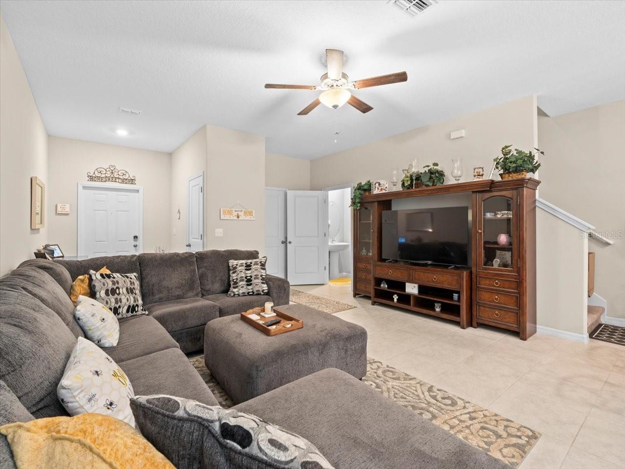 Image 12 of 32 For 8491 Essington St