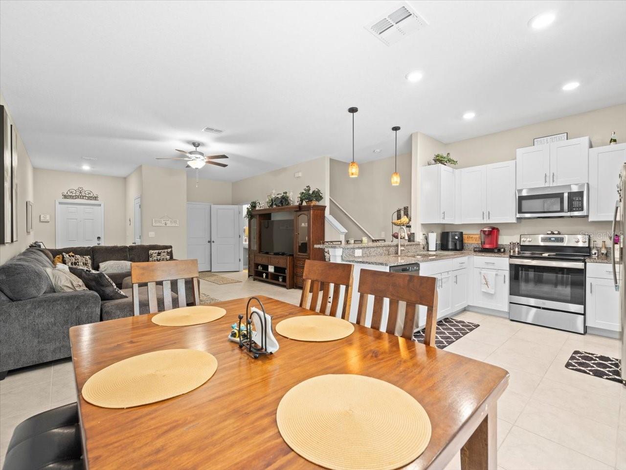 Image 15 of 32 For 8491 Essington St