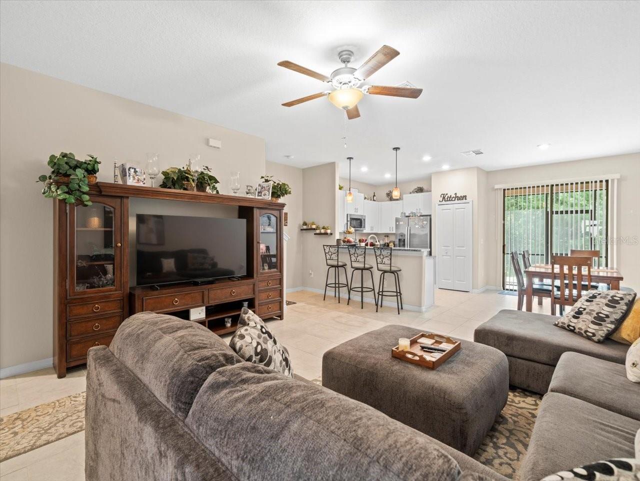 Image 9 of 32 For 8491 Essington St
