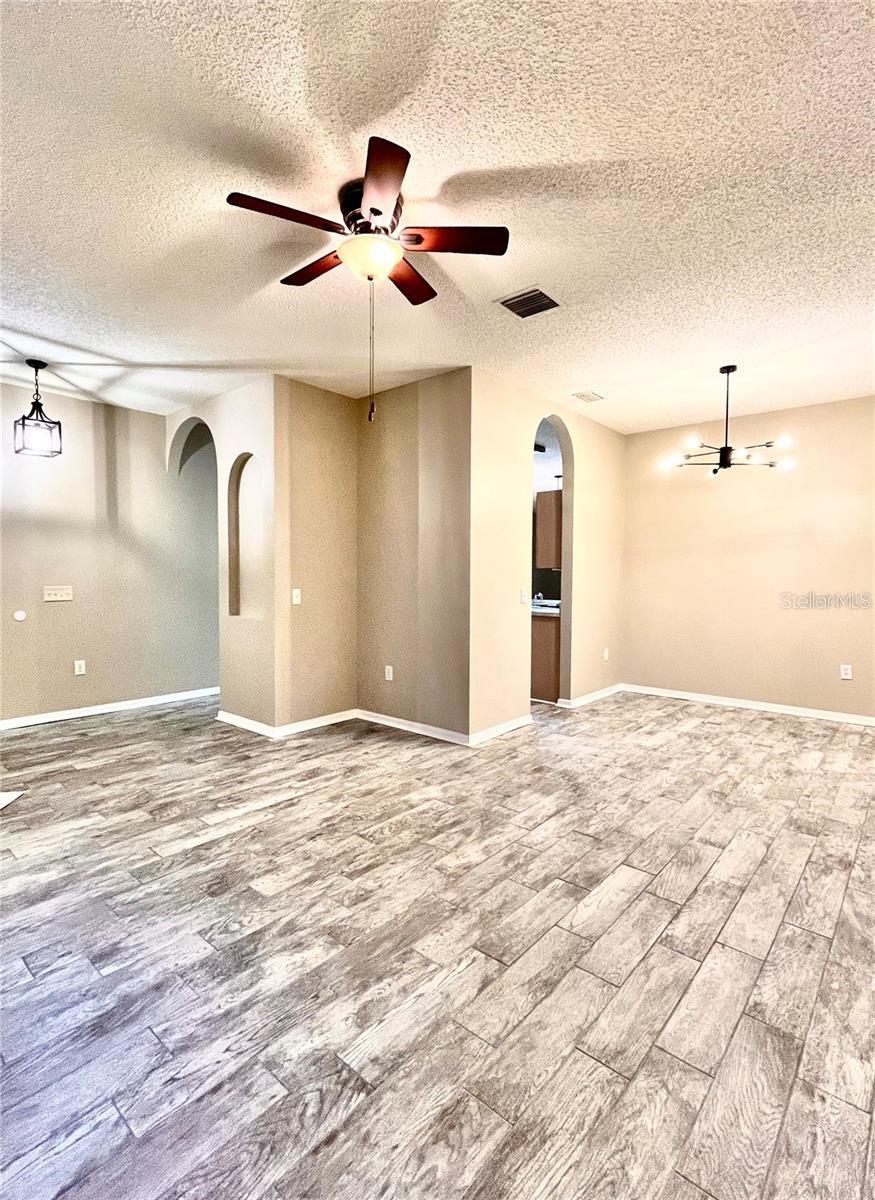 Image 3 of 12 For 10519 Peppergrass Court