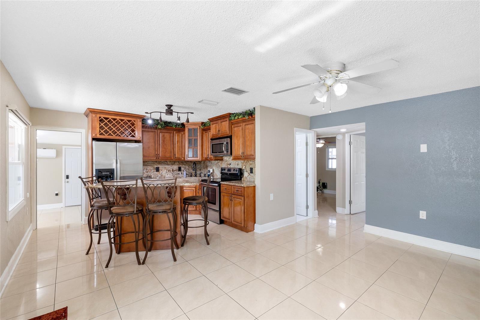 Image 12 of 45 For 4527 Fountainbleau Rd