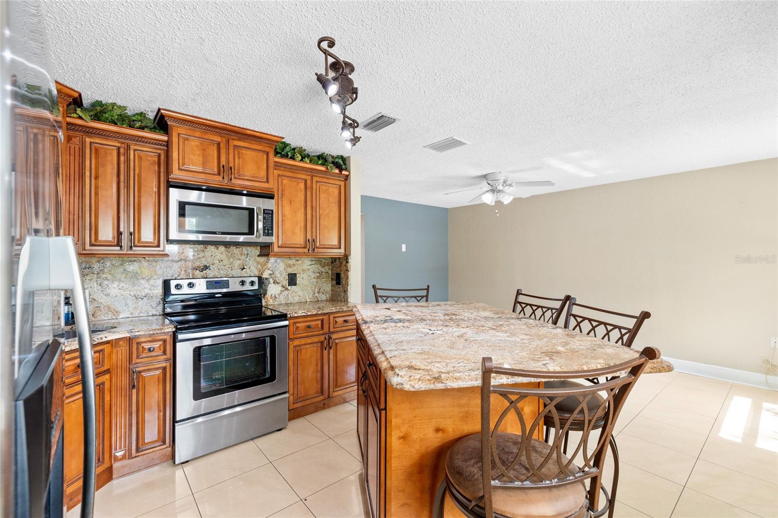 Image 13 of 45 For 4527 Fountainbleau Rd