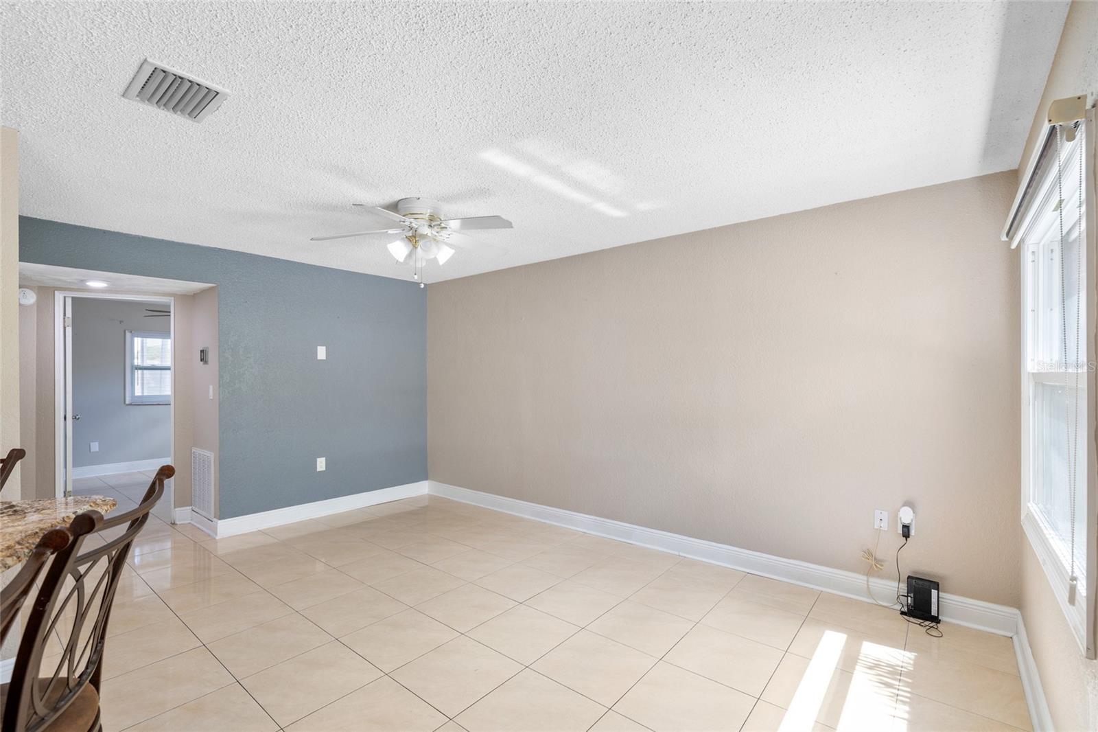 Image 14 of 45 For 4527 Fountainbleau Rd