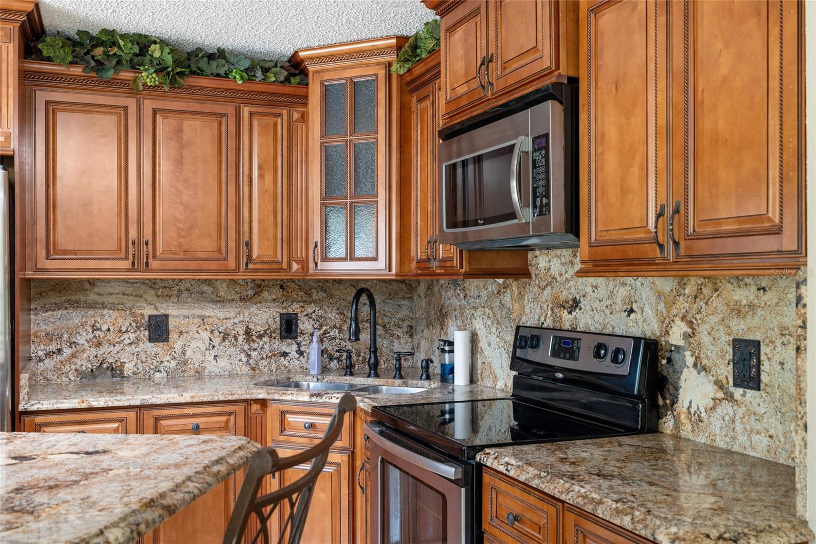 Image 17 of 45 For 4527 Fountainbleau Rd