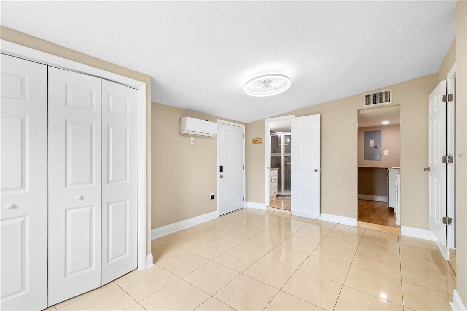 Image 18 of 45 For 4527 Fountainbleau Rd