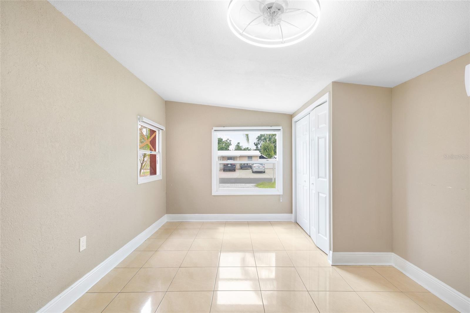 Image 19 of 45 For 4527 Fountainbleau Rd