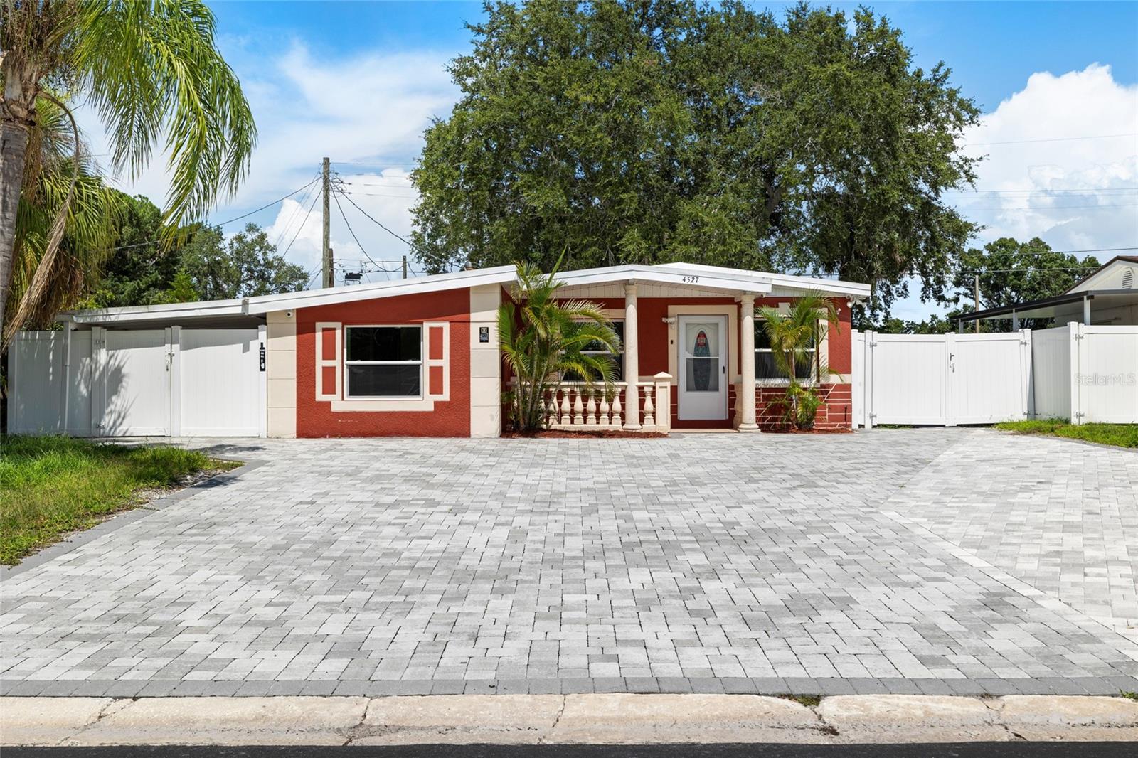 Image 2 of 45 For 4527 Fountainbleau Rd