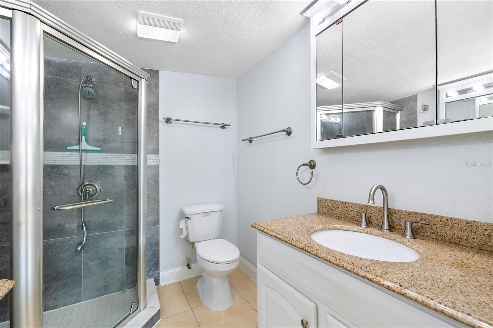 Image 20 of 45 For 4527 Fountainbleau Rd