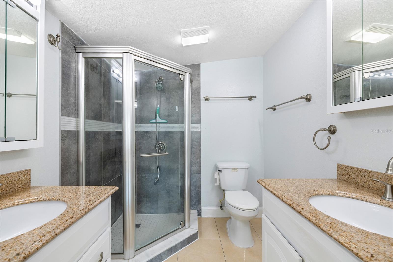 Image 22 of 45 For 4527 Fountainbleau Rd