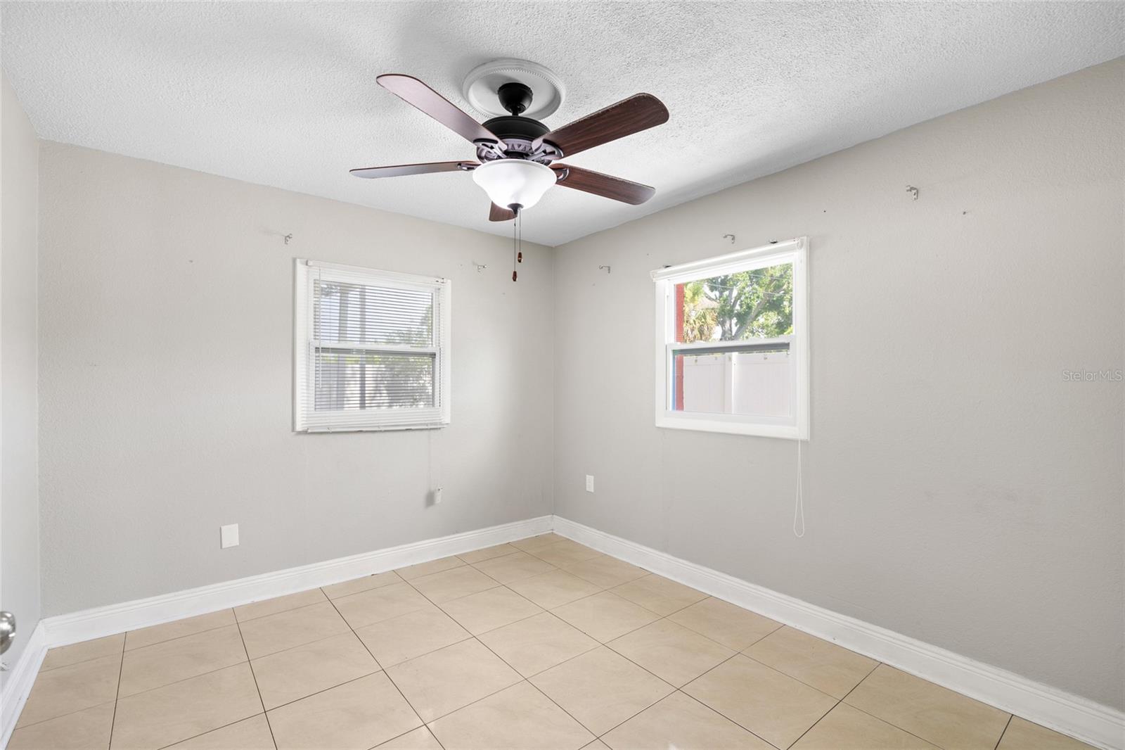 Image 25 of 45 For 4527 Fountainbleau Rd