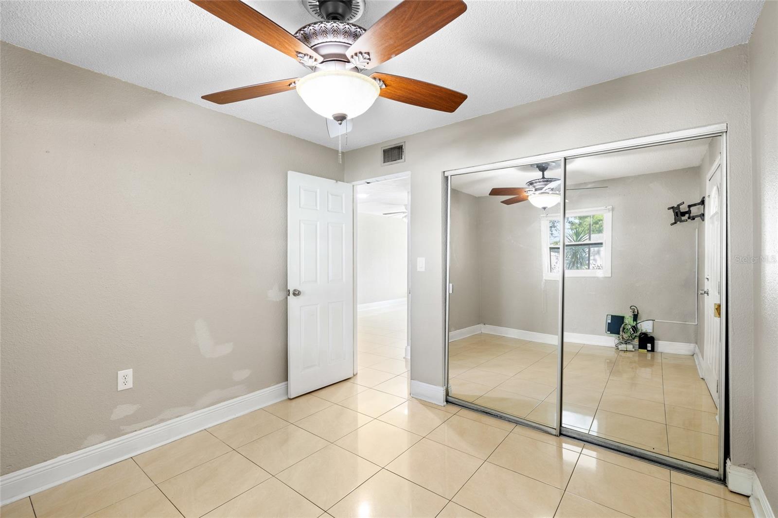 Image 28 of 45 For 4527 Fountainbleau Rd