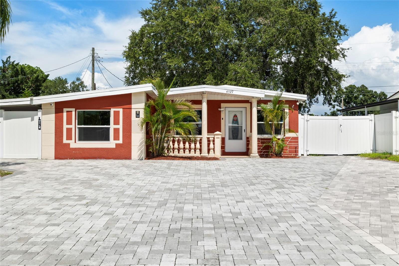 Image 3 of 45 For 4527 Fountainbleau Rd